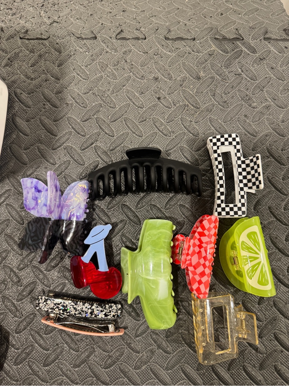 Lot of 10 assorted hair clips